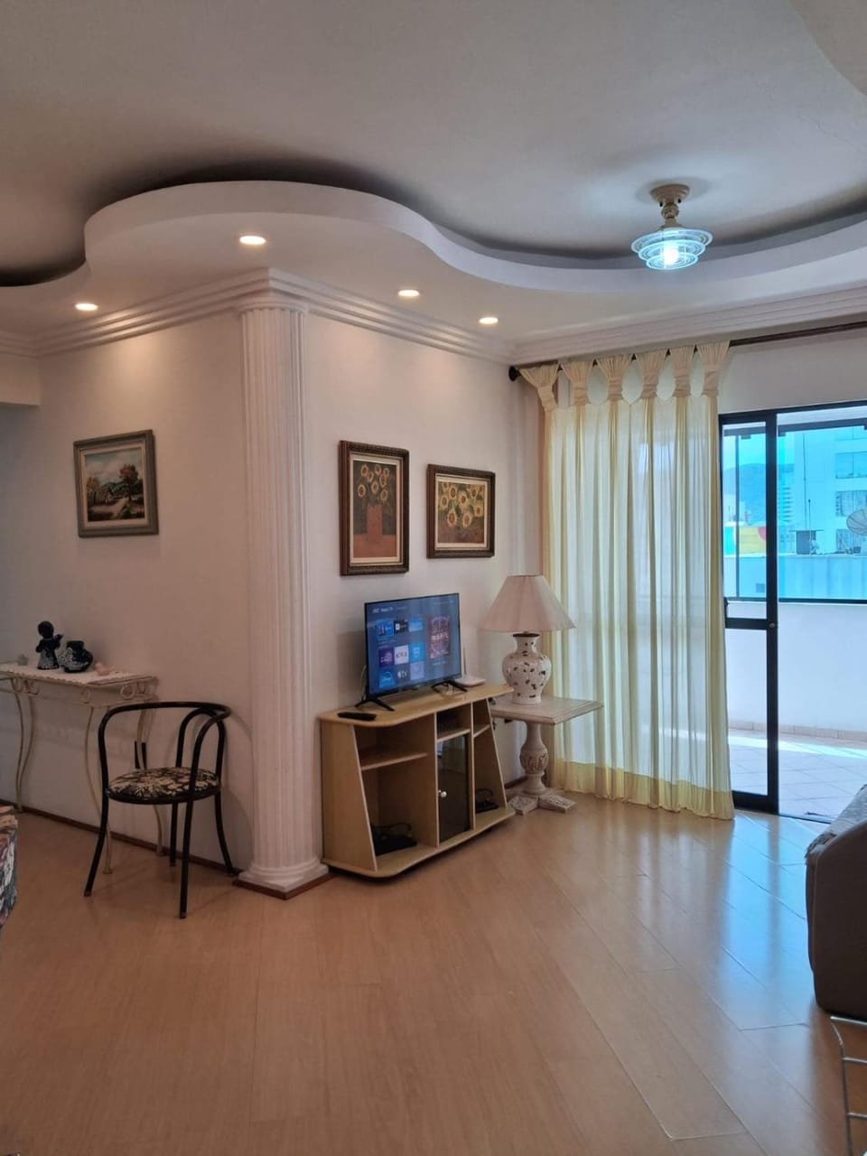 Apartamento familiar, 100m da orla Central da praia de BC , portaria24h, garagem coberta Apartment in Camboriú