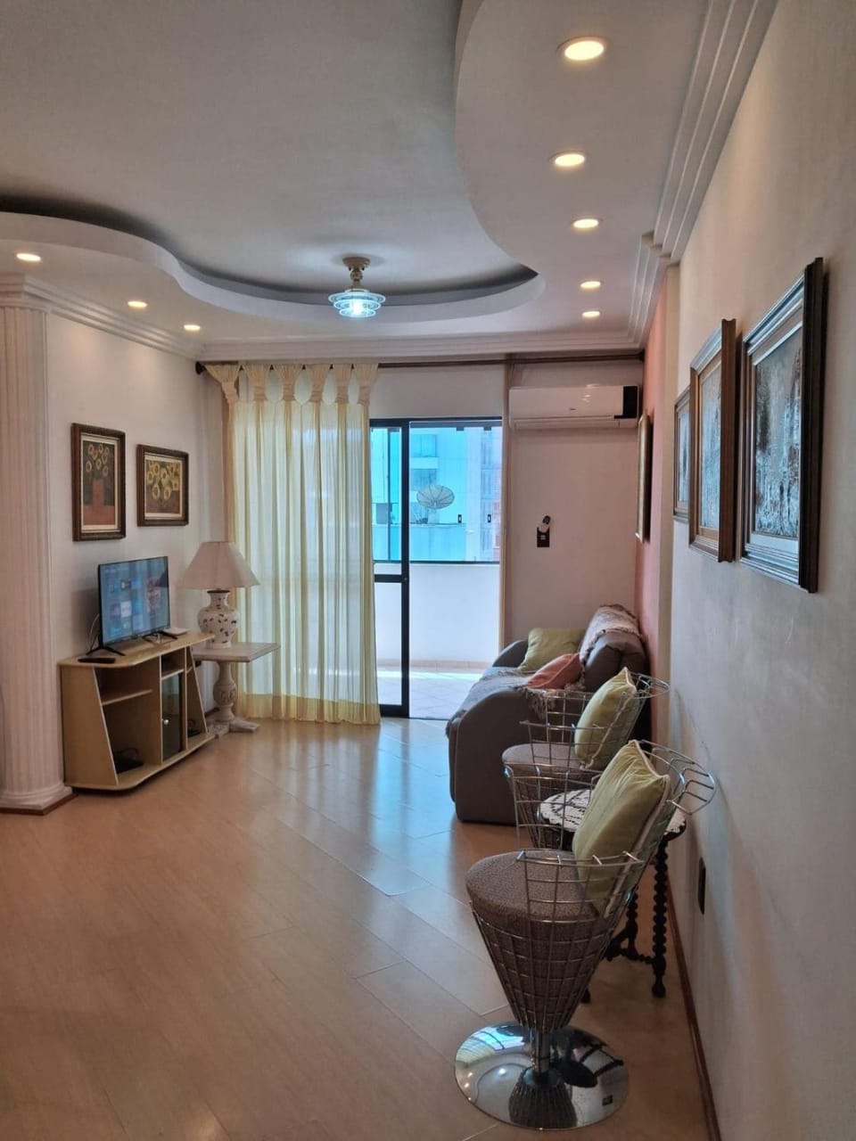 Apartamento familiar, 100m da orla Central da praia de BC , portaria24h, garagem coberta Apartment in Camboriú