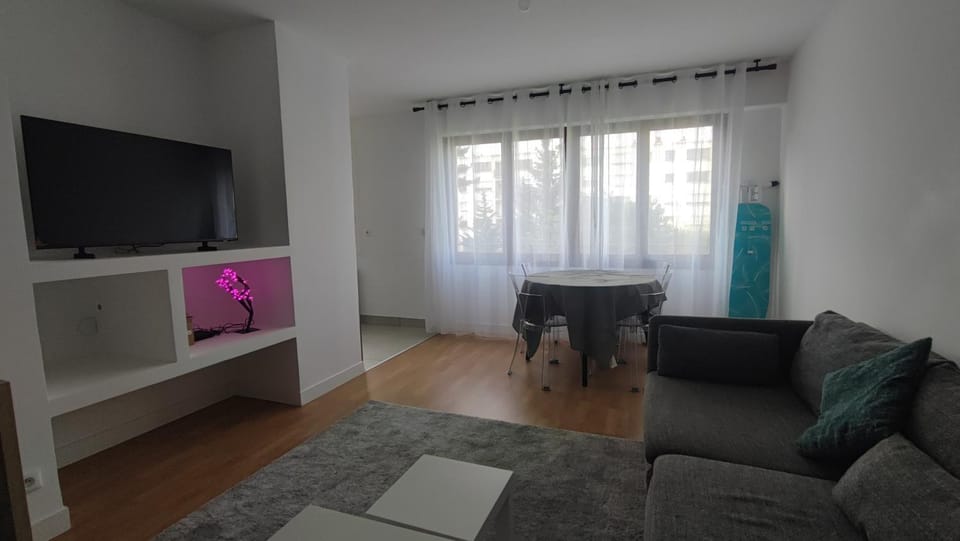 Charming Bagneux Nest Apartment in Île-de-France