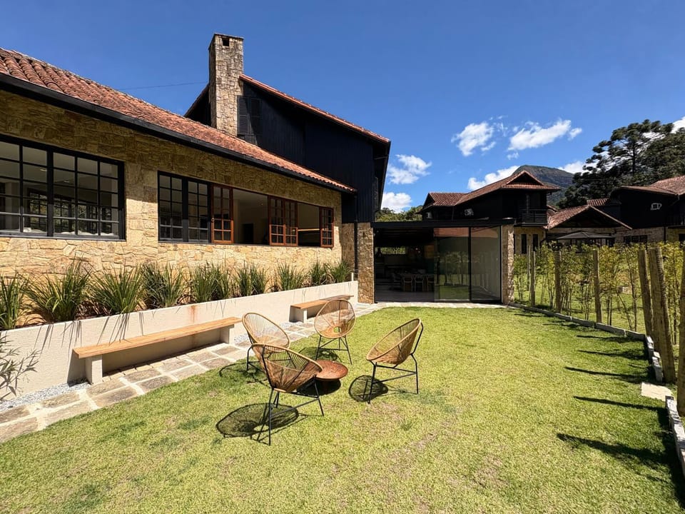 Property building, Spring, Day, Garden, Garden view
