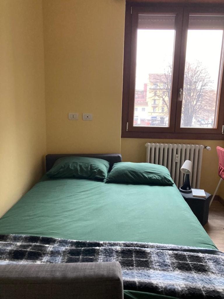 Stanza privata M1 Villa SG a 15 min dal Duomo Vacation rental in Sesto San Giovanni