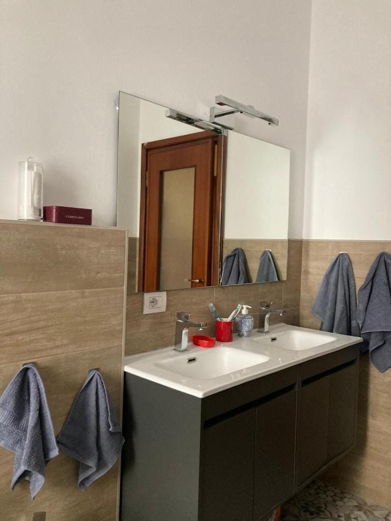 Stanza privata M1 Villa SG a 15 min dal Duomo Vacation rental in Sesto San Giovanni