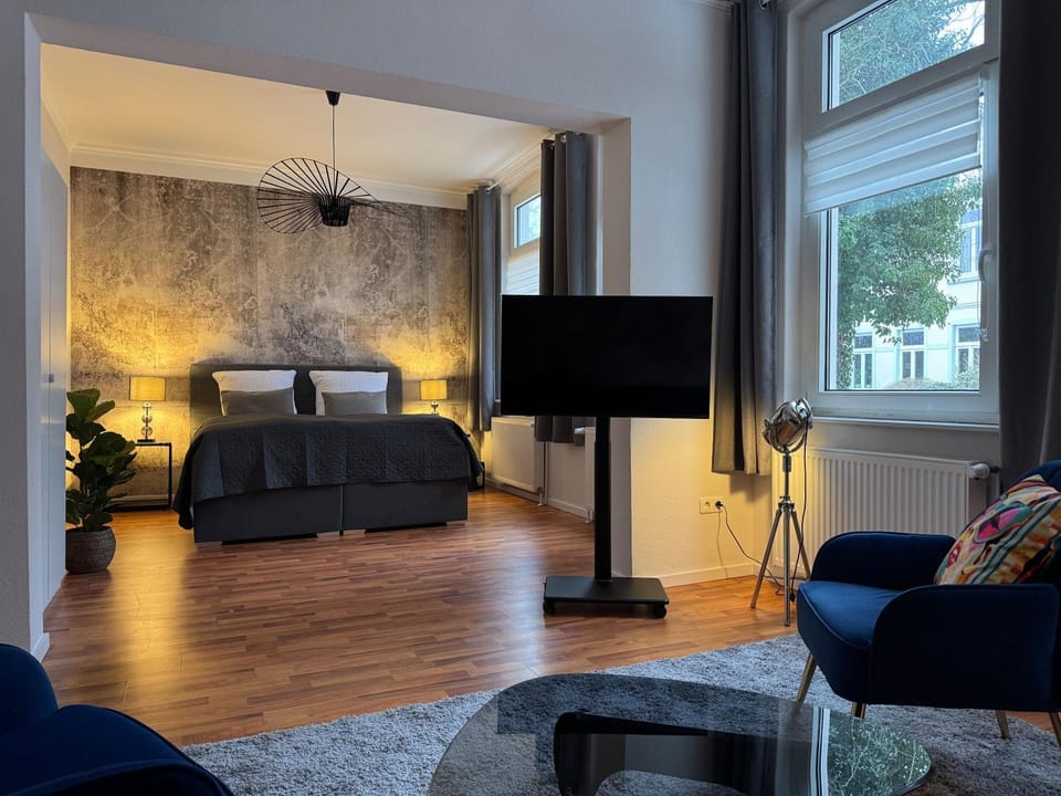 Communal lounge/ TV room, Living room, Bedroom