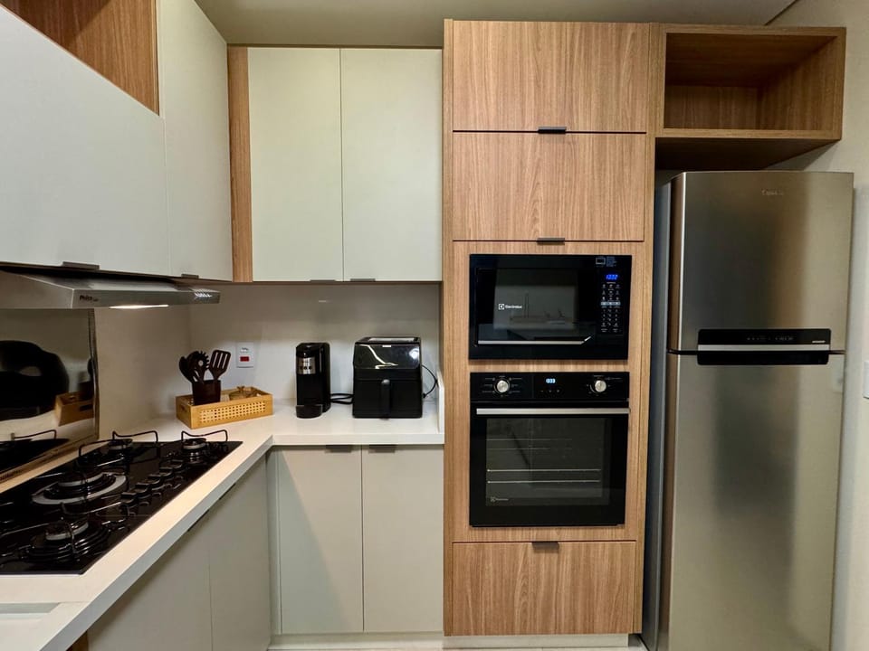 Coffee/tea facilities, Kitchen or kitchenette, dishwasher, oven, stove