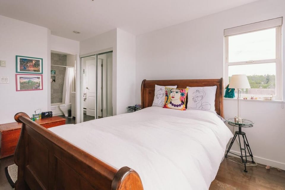 Private Penthouse Beside Beach with Rooftop Patio Apartment in Vancouver