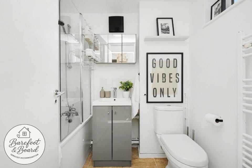 Shower, Toilet, Bathroom, Bath