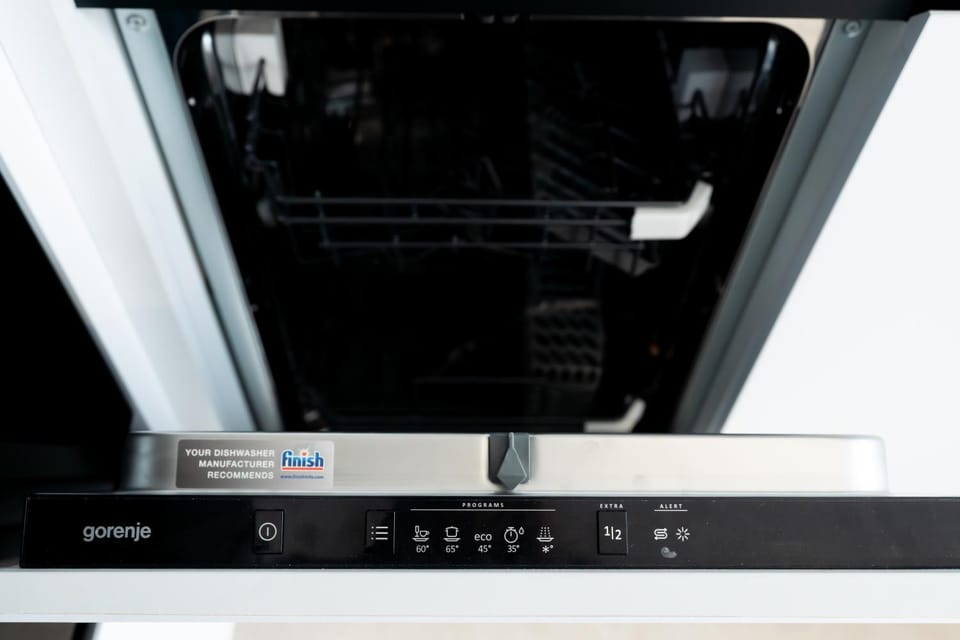 Soni Luxury Apartments 321 Plaza with Free Private Parking & Self Check-in Apartment in Bucharest