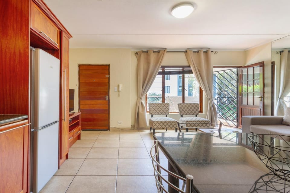 AlimamaSpaces The Mansons Lamon Bedfordview Apartment in Johannesburg