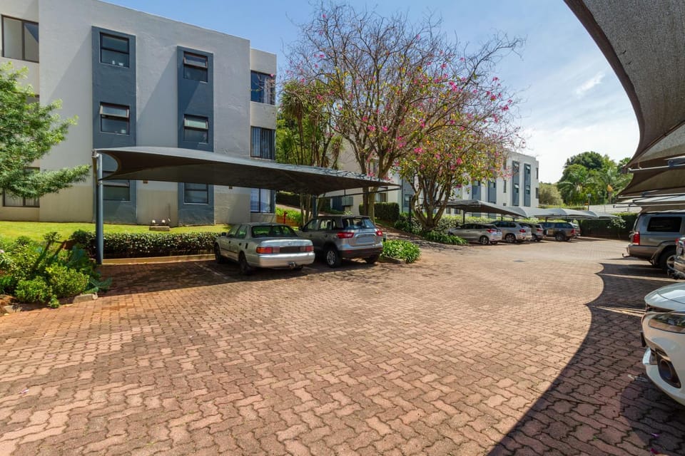 AlimamaSpaces The Mansons Lamon Bedfordview Apartment in Johannesburg