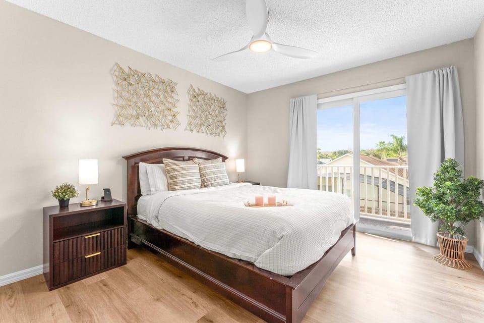 Peaceful Palms Stay for 6 House in Lake Berkley