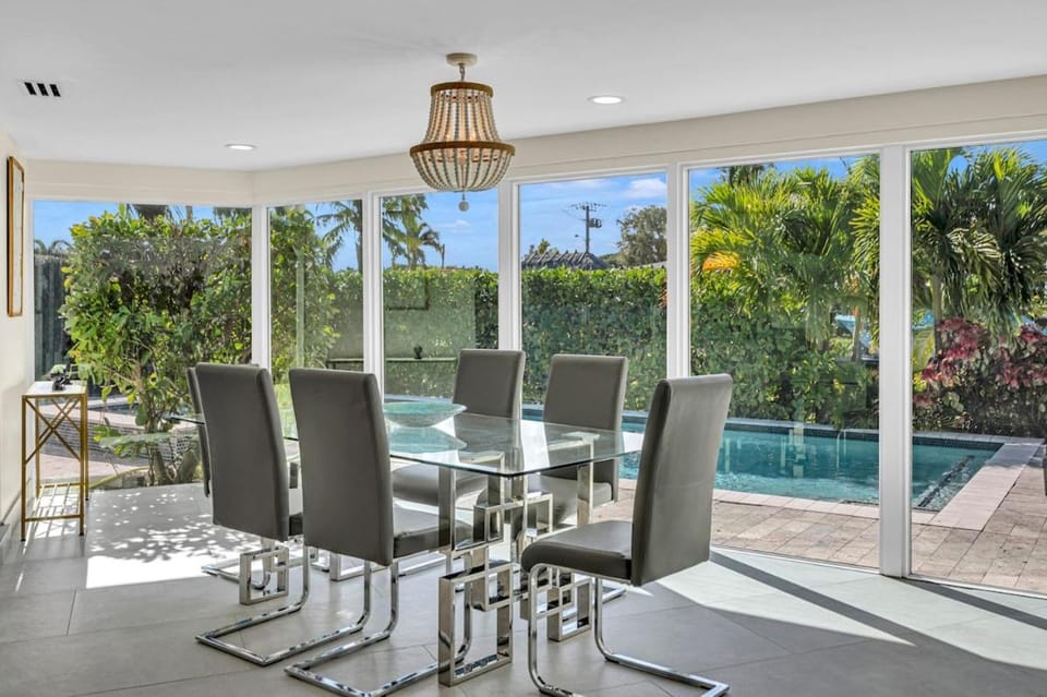 Waterfront Pool Home Near Beach Sleeps 10 House in Pompano Beach