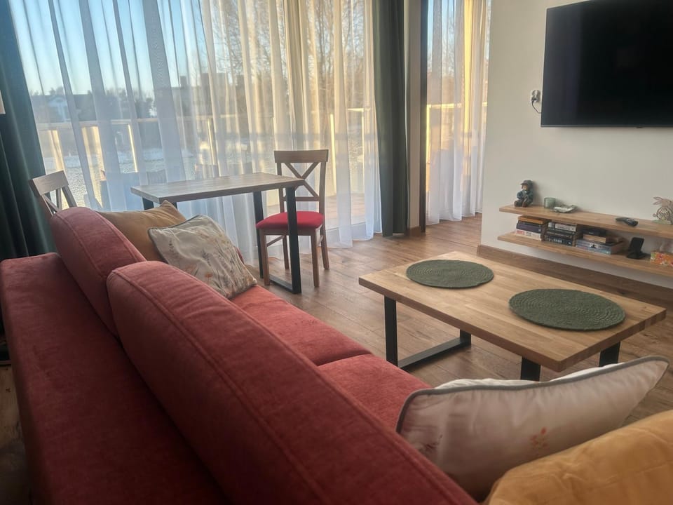 TV and multimedia, Living room, Seating area, Dining area