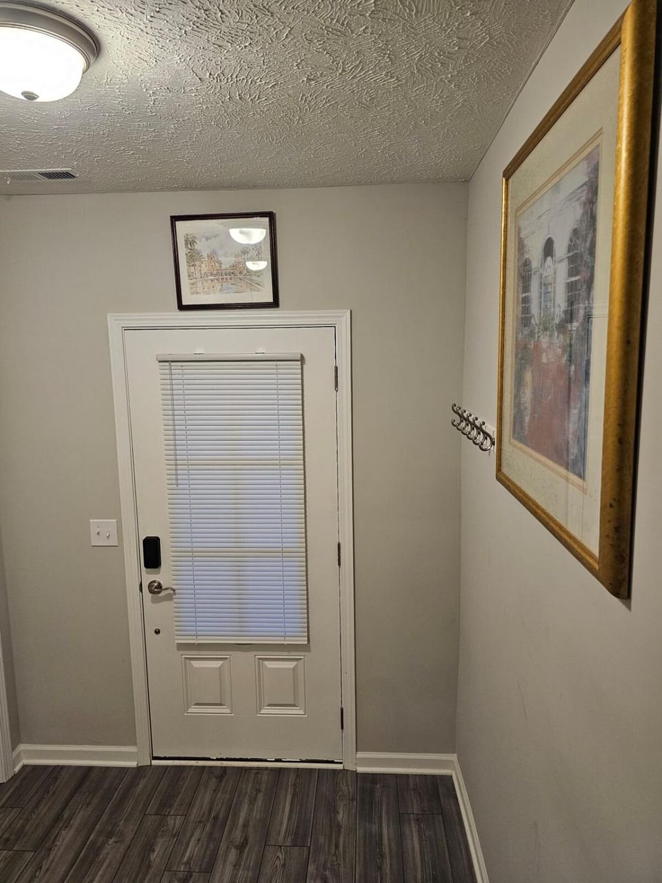 Modern 3BR Home with BBQ Grill Close to Nashville House in La Vergne