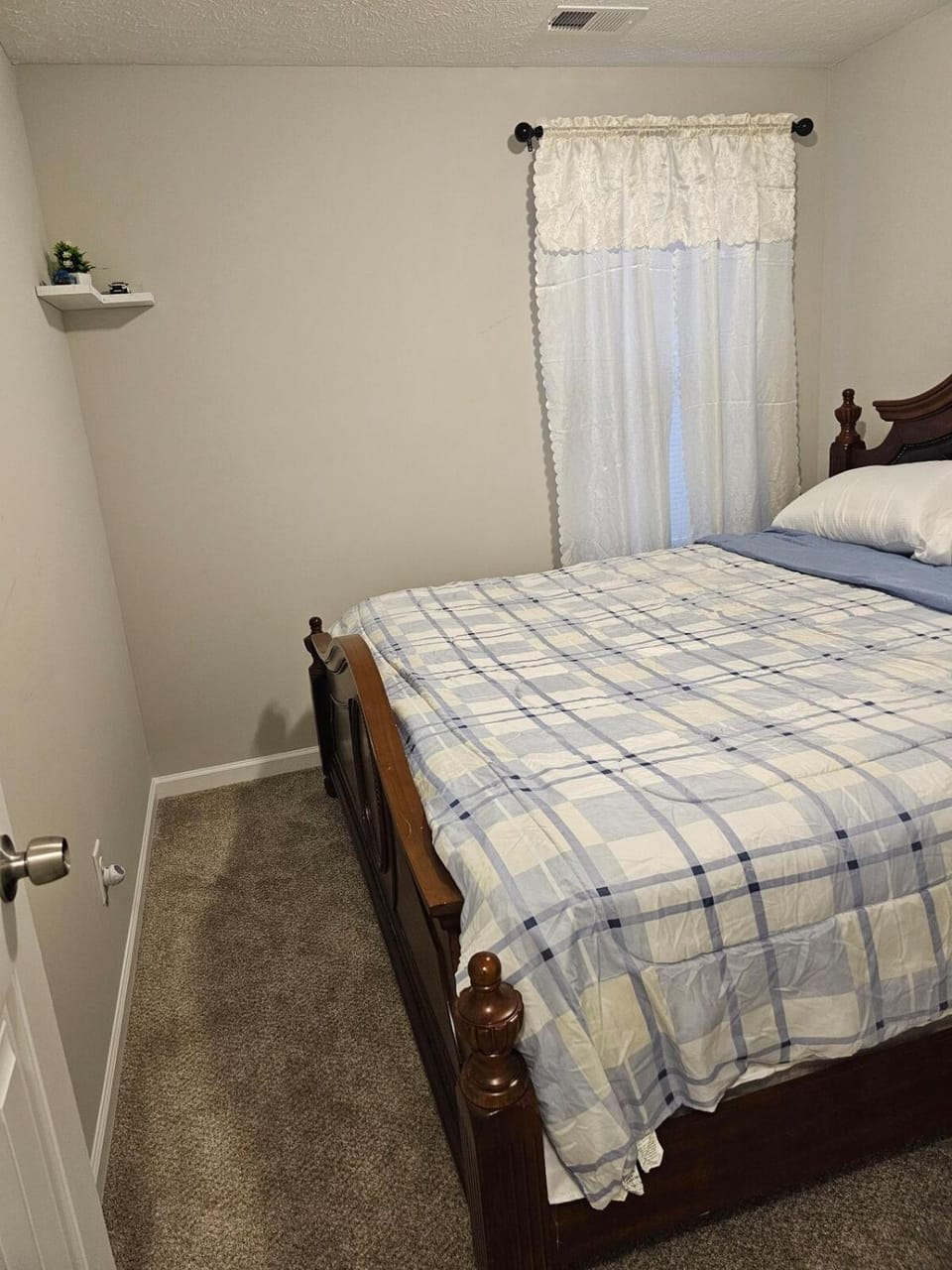 Modern 3BR Home with BBQ Grill Close to Nashville House in La Vergne