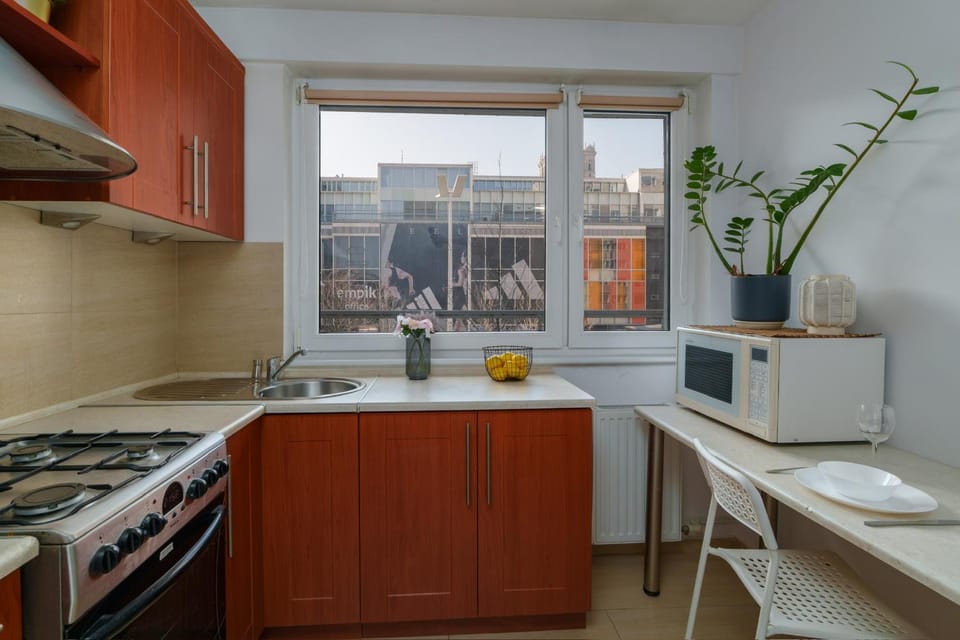 Day, Kitchen or kitchenette, Dining area, Landmark view, heating, internet, microwave, oven, soundproof, stove