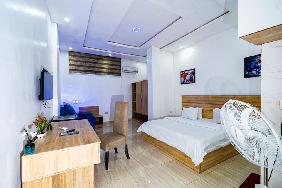 Communal lounge/ TV room, Bed, Photo of the whole room, Seating area, Bedroom, air conditioner