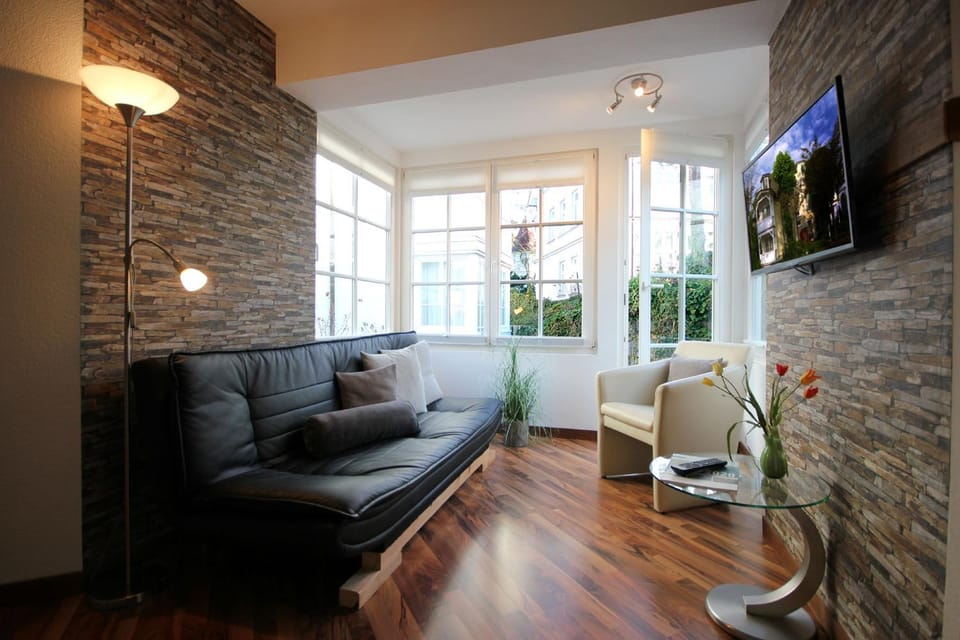 TV and multimedia, Balcony/Terrace, Living room, Seating area