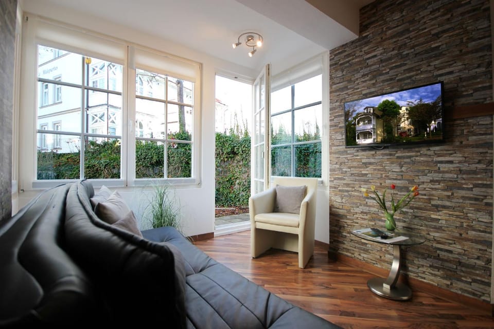 TV and multimedia, Balcony/Terrace, Living room, Seating area