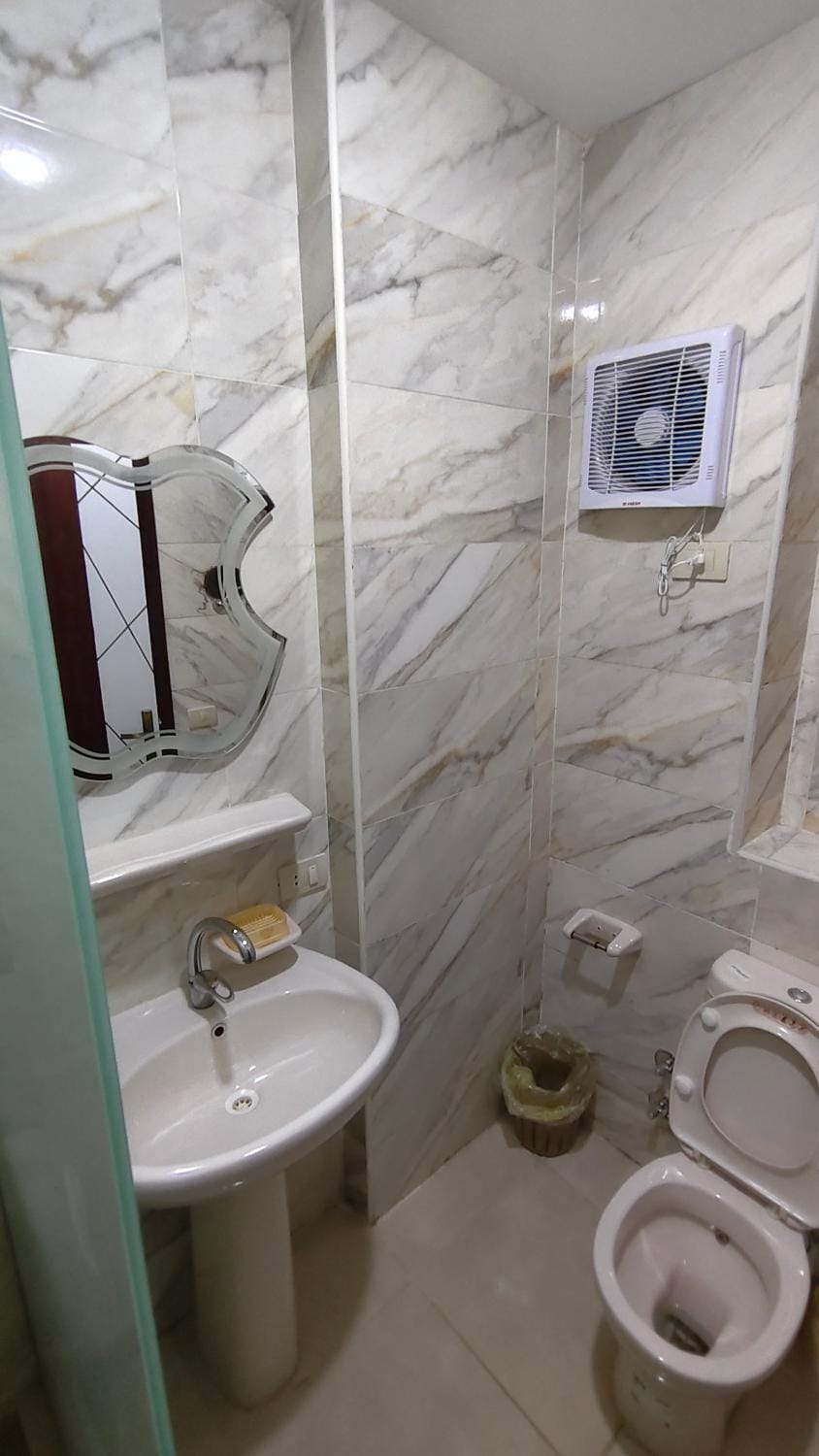 Toilet, Bathroom, towels