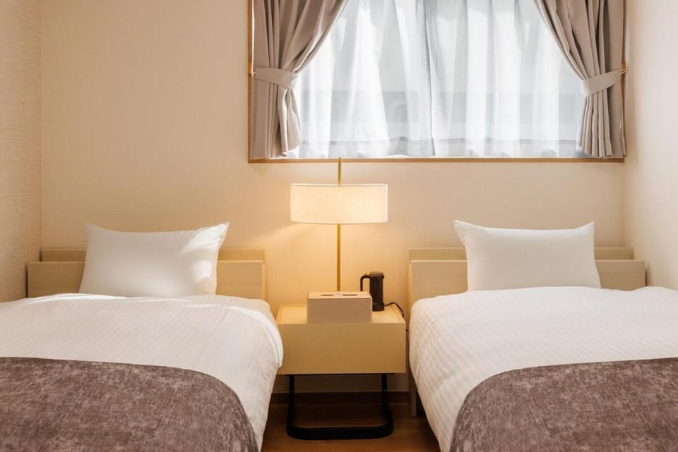 アメリカンビレッジ約5分 Max10名 北谷町 グループ向け広々施設 Hotel ATABI Apartment in Okinawa Prefecture