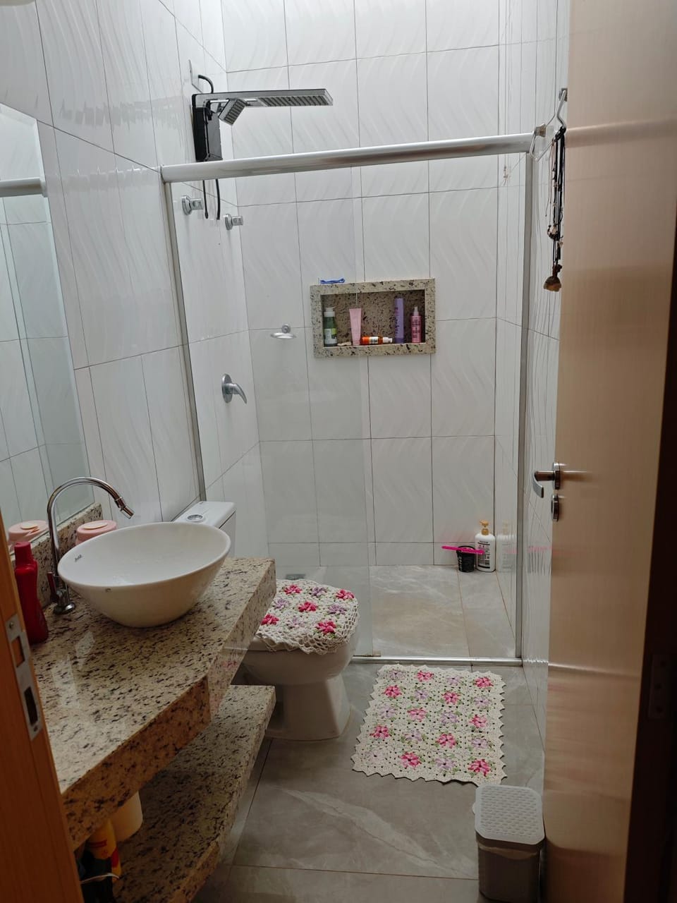 Quarto privativo em sobrado mobiliado compartilhado Vacation rental in Cascavel