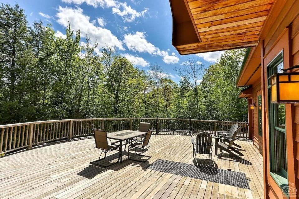 Stunning 5BR at Hunter and Windham w Oversized Deck, 5 Acres, and Mountain View House in Hudson Valley