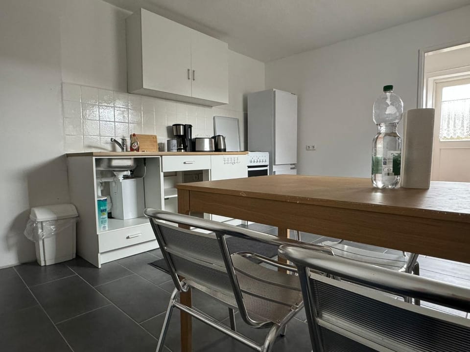 Zimmervermietung mit gemeinschafts Bad und Küche Apartment in Kiel