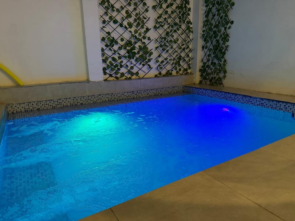Excelente ubicación, lugar tranquilo con piscina privada, departamento con garaje Apartment in Banos