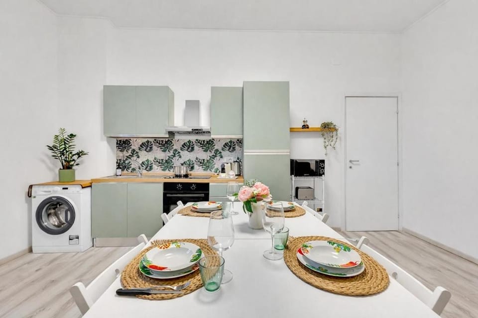 Group-friendly flat 10 minutes from the stadium Wifi Pet Apartment in Milan