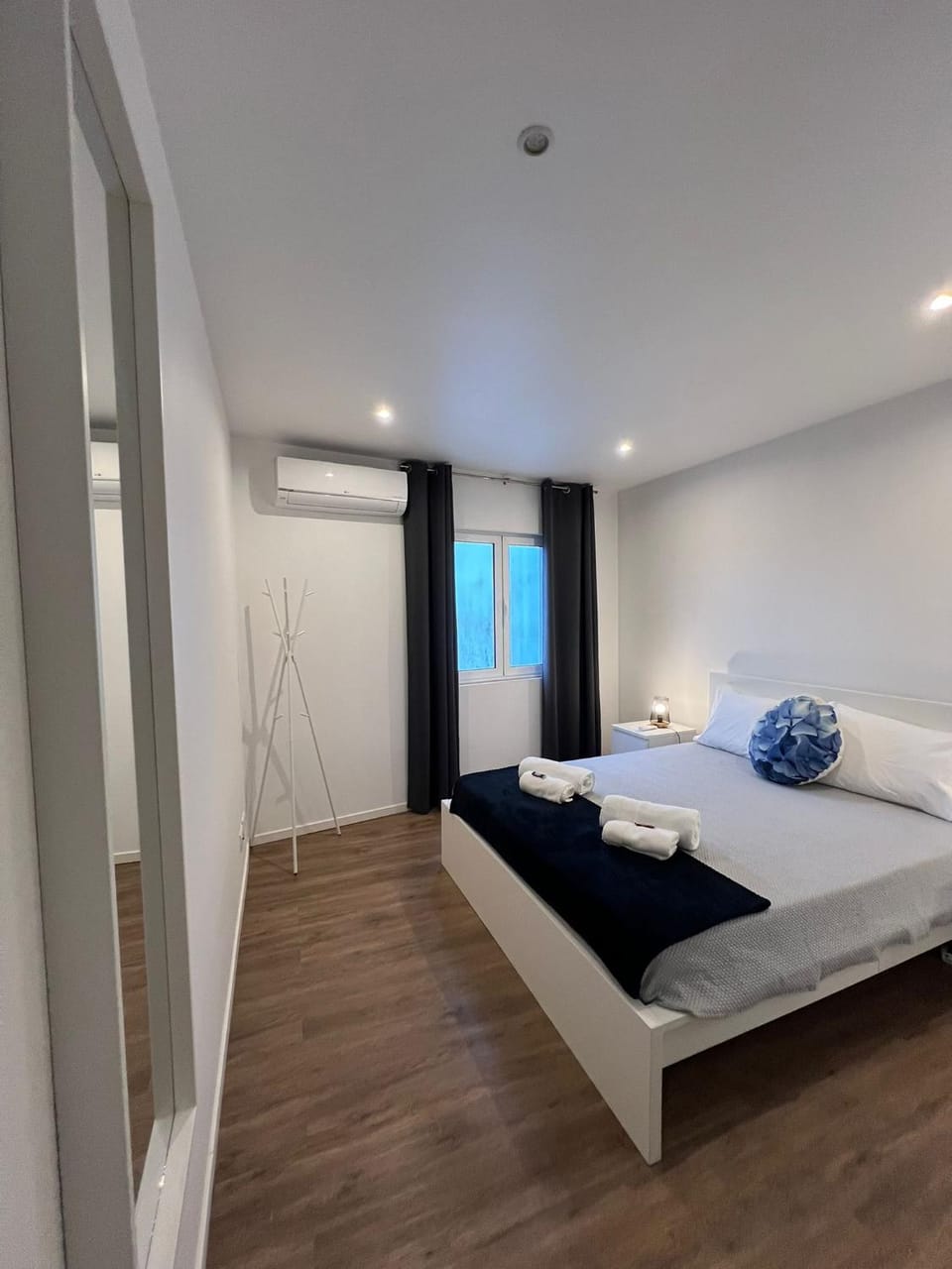 Bed, Bedroom, air conditioner