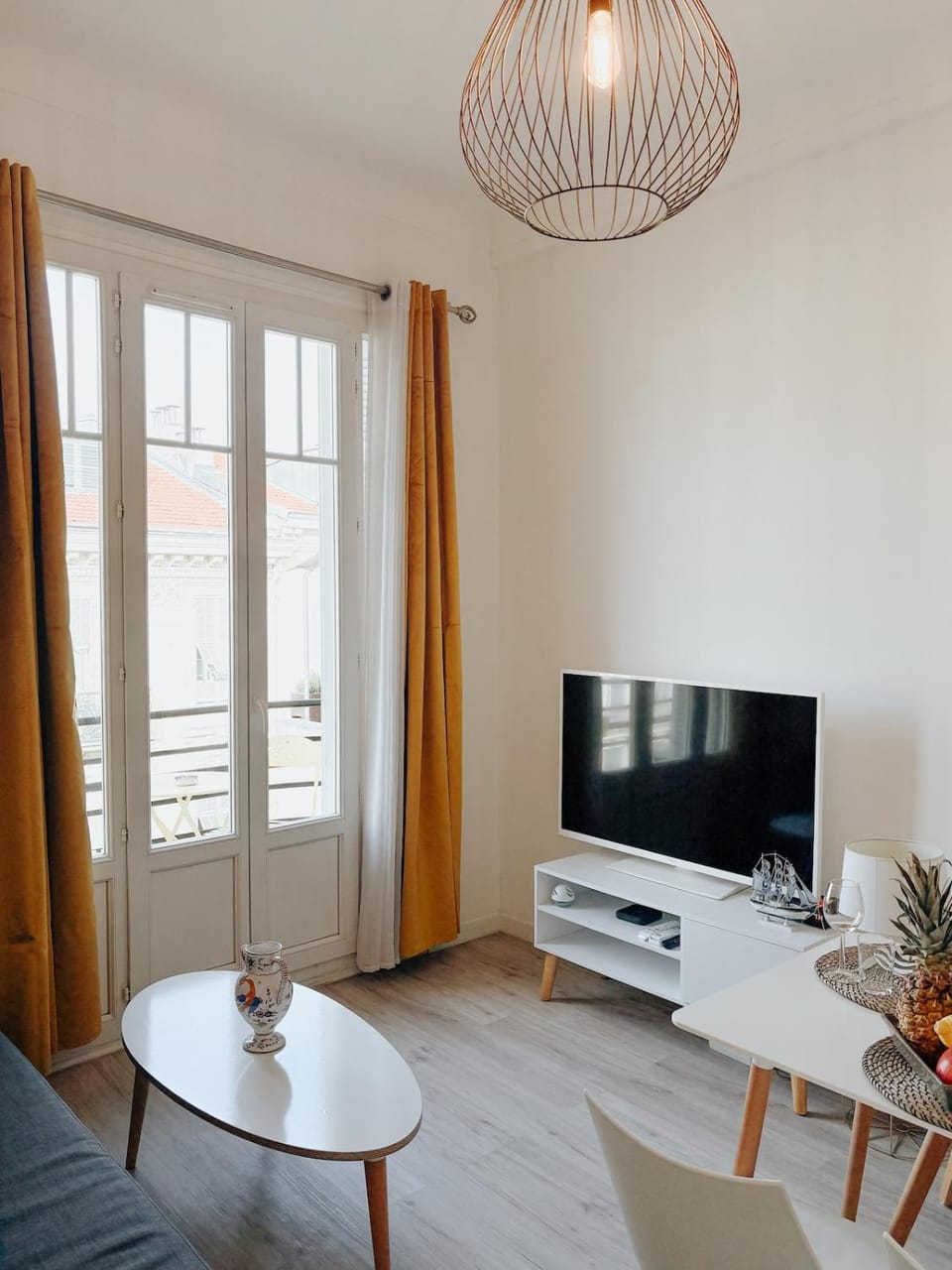 Elegant Apartment with Balcony, Central Nice Apartment in Nice