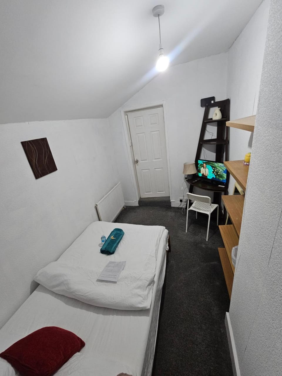 Budget Double Room in Dartford Central Bed and Breakfast in Dartford