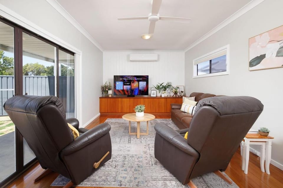 Cute Cummings St Cottage House in Wodonga