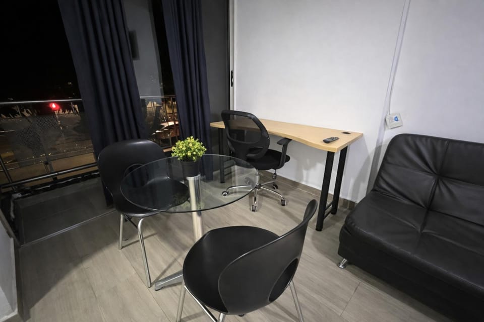 Loft con balcón y baño Laureles Belén TOP LOCATION Apartment in Medellin