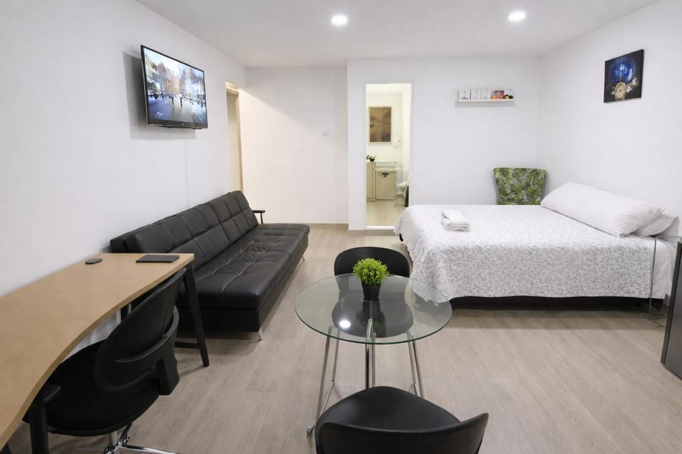Loft con balcón y baño Laureles Belén TOP LOCATION Apartment in Medellin