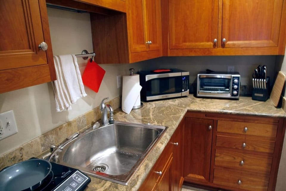 Evergreen Cottage Apartment in Springfield
