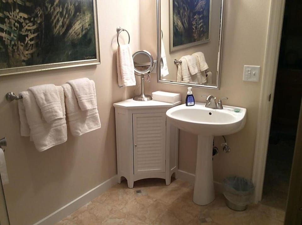 Evergreen Cottage Apartment in Springfield