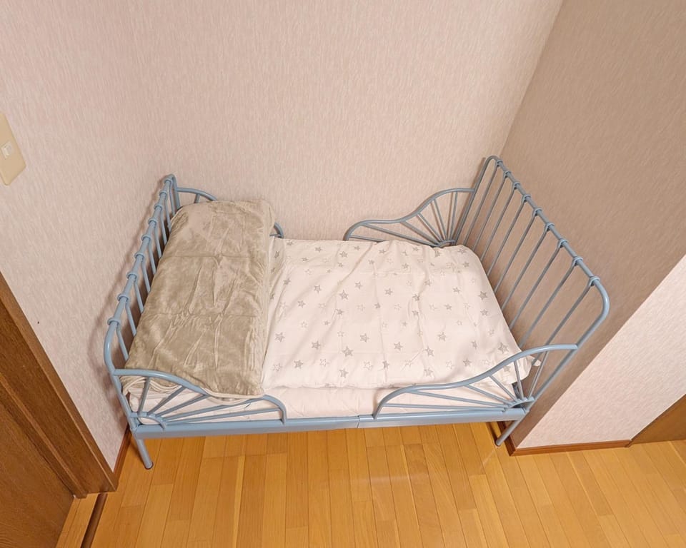 cot