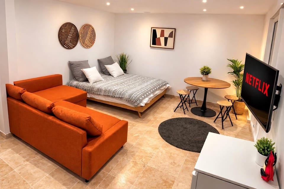 Petite villa avec piscine à 5 minutes de Disneyland Paris Bed and Breakfast in Magny-le-Hongre