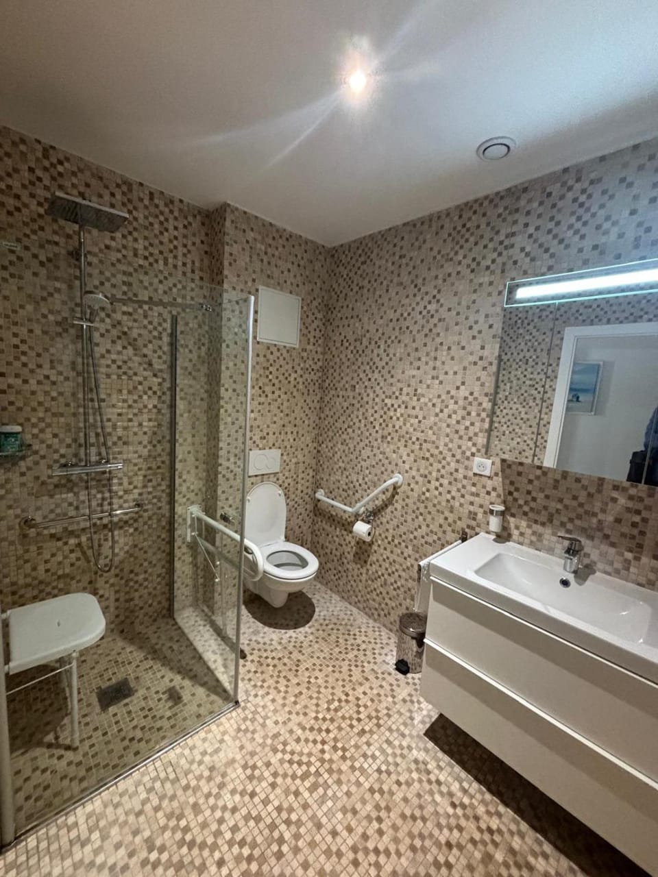 Studio ref 4 avec piscine à 5 min de Disneyland Paris Bed and Breakfast in Magny-le-Hongre