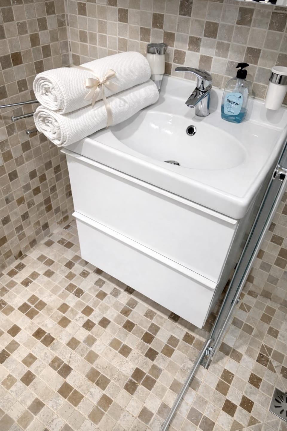 Petite villa avec piscine à 5 minutes de Disneyland Paris Bed and Breakfast in Magny-le-Hongre