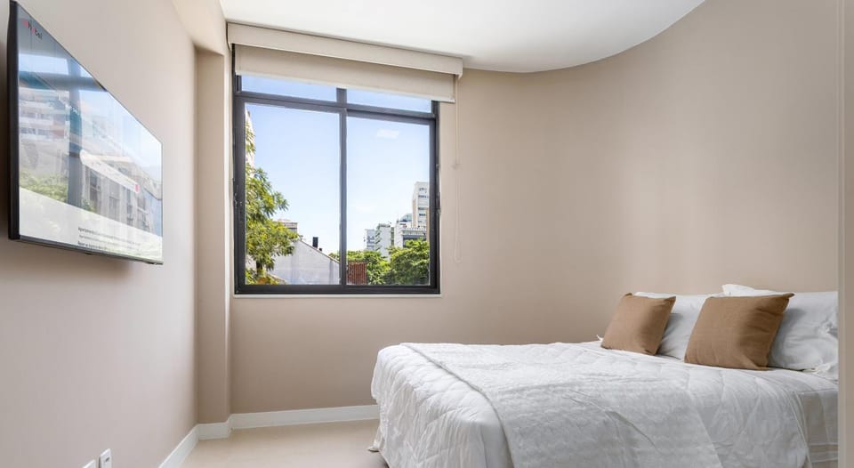 Bed, TV and multimedia, View (from property/room), Bedroom