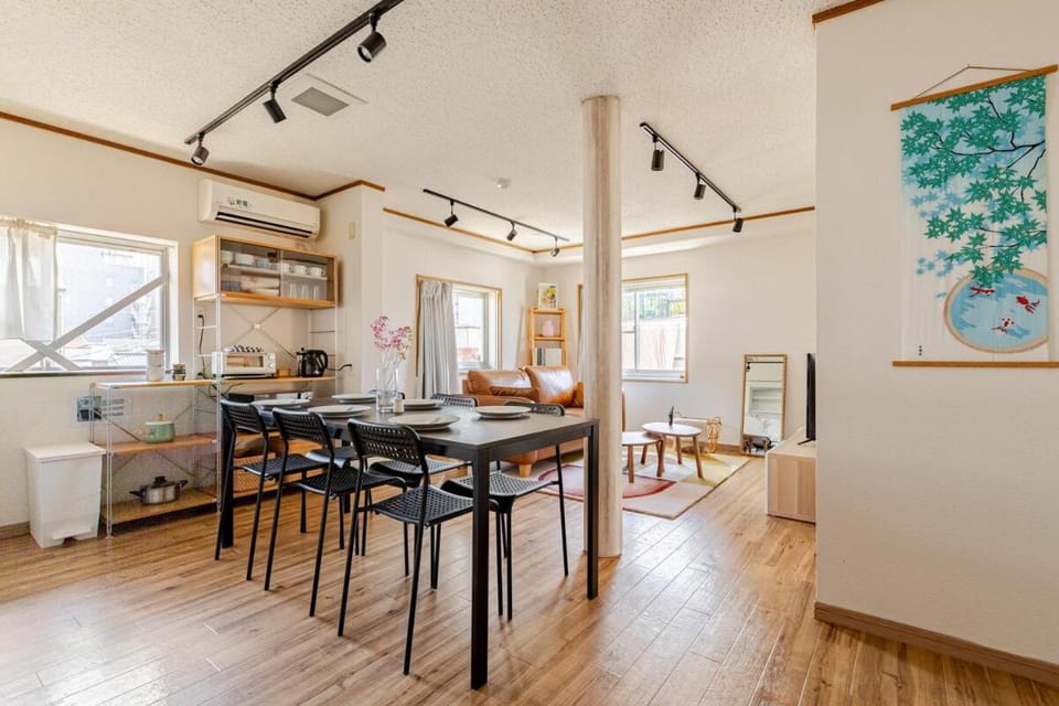 Kita House - Spacious 3-Bedroom Apartment near Umeda Apartment in Osaka