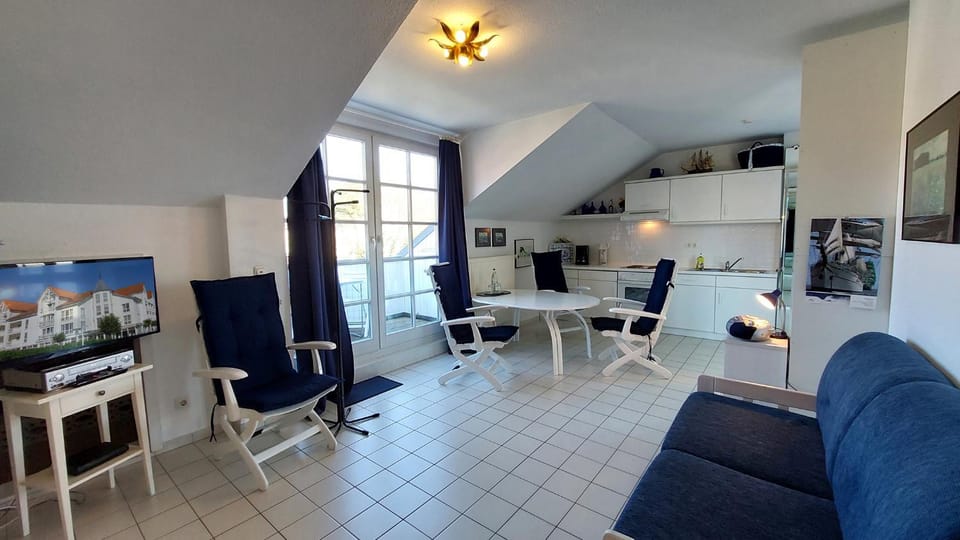 Kitchen or kitchenette, Living room, Dining area