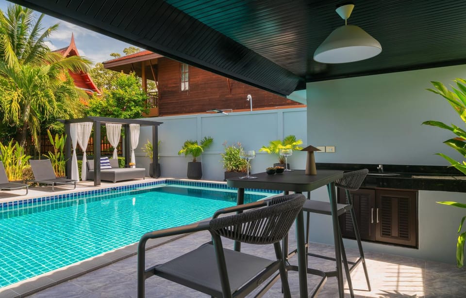 Pool view, Swimming pool, sunbed