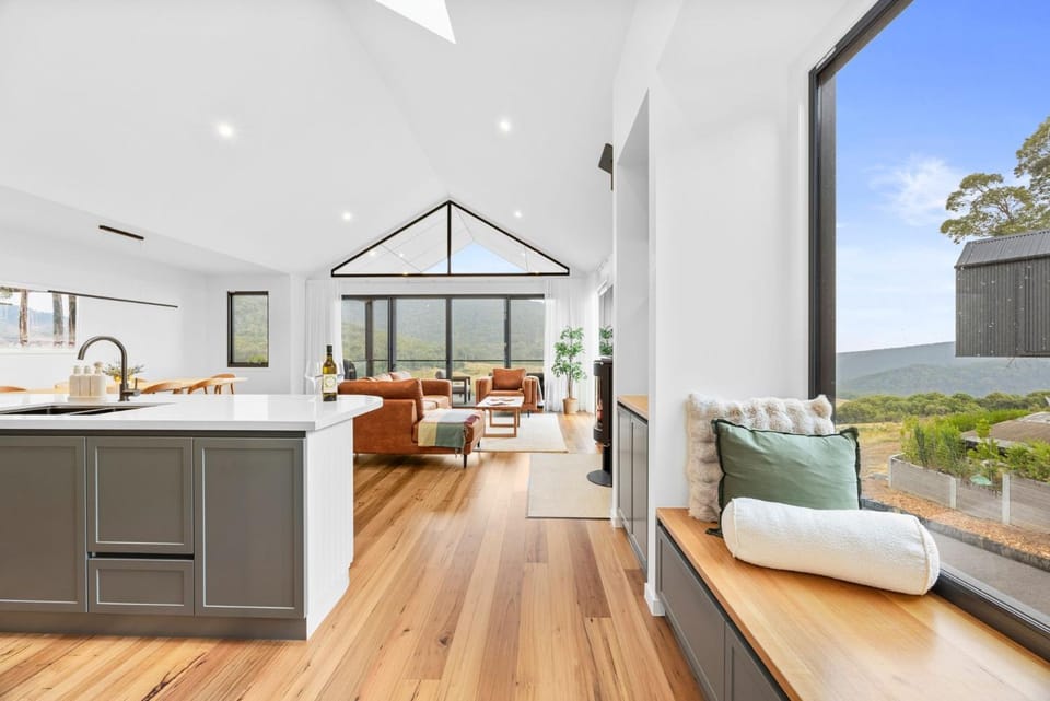 The Pinnacle - Sleeps 10 - Merrijig House in Merrijig
