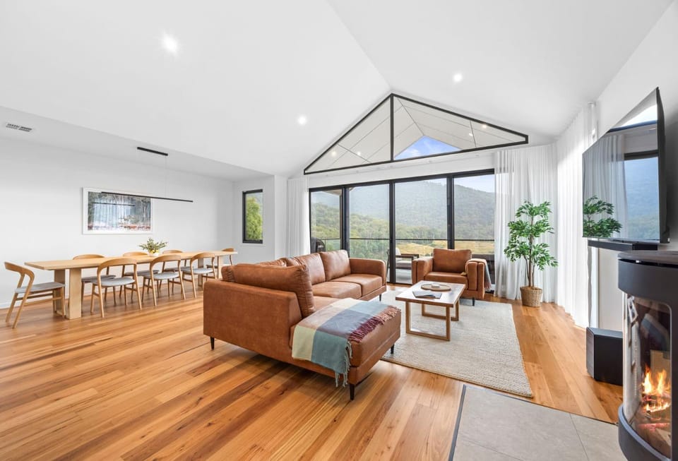 The Pinnacle - Sleeps 10 - Merrijig House in Merrijig