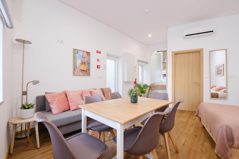 NEW! House with Hot Tub by Douro River & Iconic Bridge House in Porto