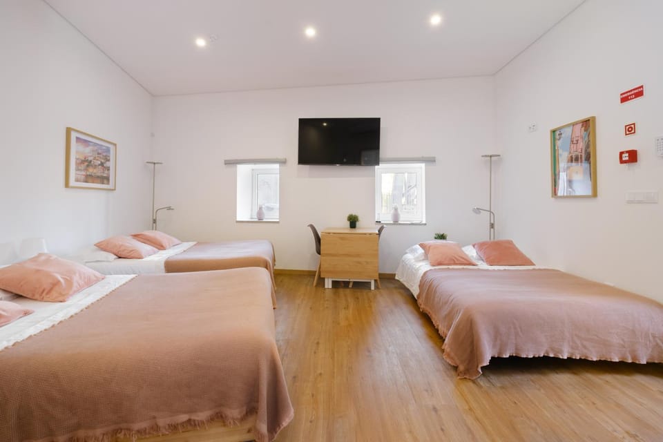 NEW! House with Hot Tub by Douro River & Iconic Bridge House in Porto