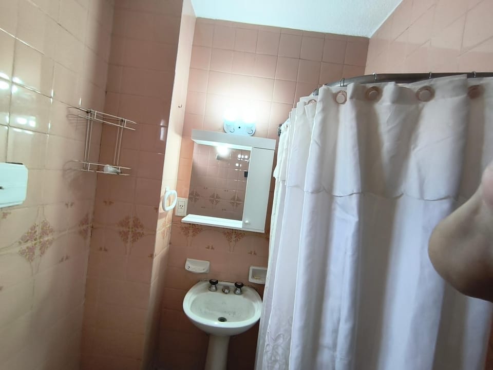 Shower, Toilet